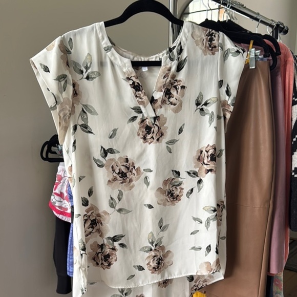Reitmans Cream Floral Cap Sleeve Blouse – Size Large - Picture 2 of 5